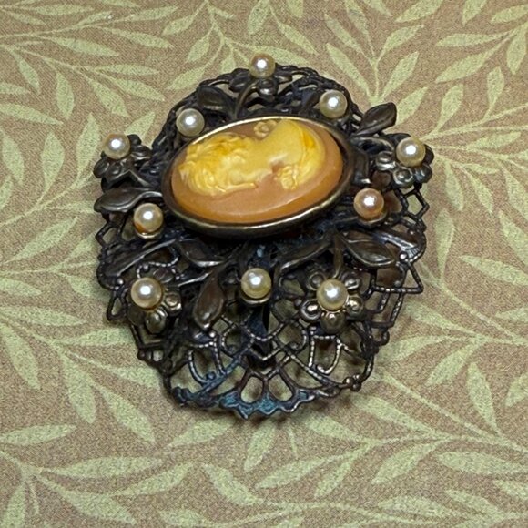 Antique Victorian Filigree Cameo Silhouette Brooch Pin Pearl Accents - Picture 3 of 6